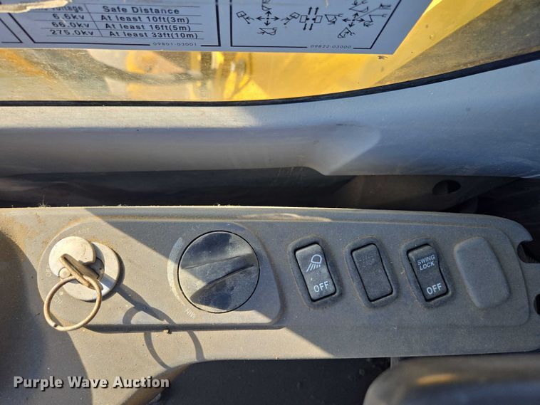 image for item DE2205 2001 Komatsu PC228USLC-3 excavator