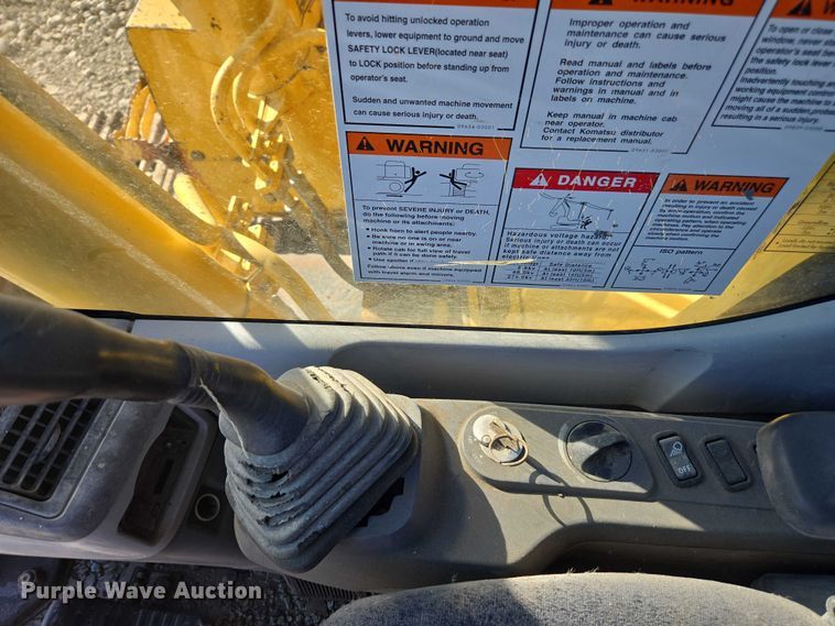 image for item DE2205 2001 Komatsu PC228USLC-3 excavator