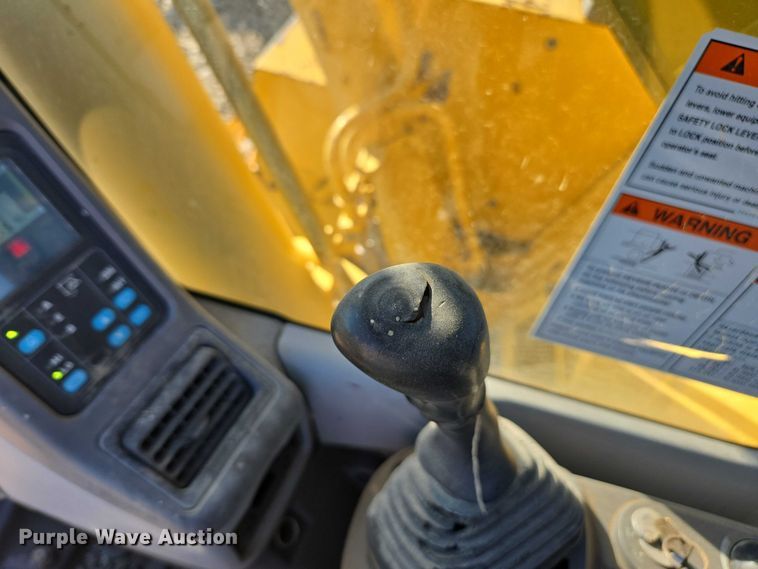 image for item DE2205 2001 Komatsu PC228USLC-3 excavator