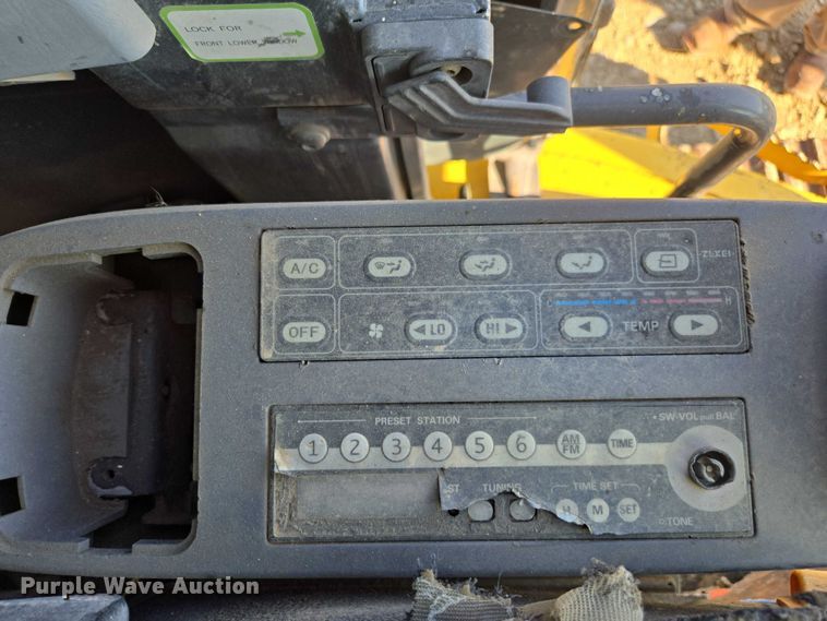 image for item DE2205 2001 Komatsu PC228USLC-3 excavator
