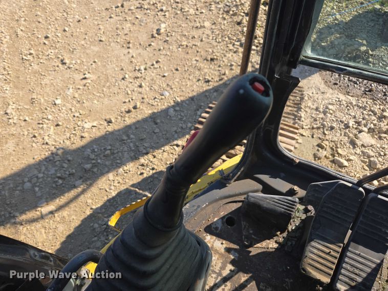 image for item DE2205 2001 Komatsu PC228USLC-3 excavator