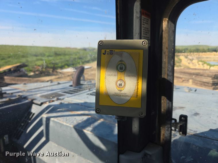 image for item DE2205 2001 Komatsu PC228USLC-3 excavator