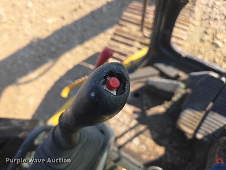 image for item DE2205 2001 Komatsu PC228USLC-3 excavator