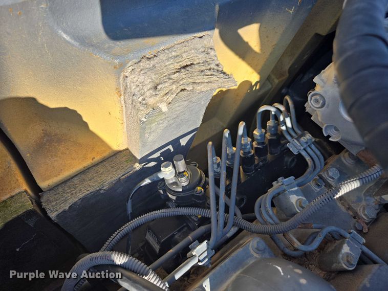 image for item DE2205 2001 Komatsu PC228USLC-3 excavator