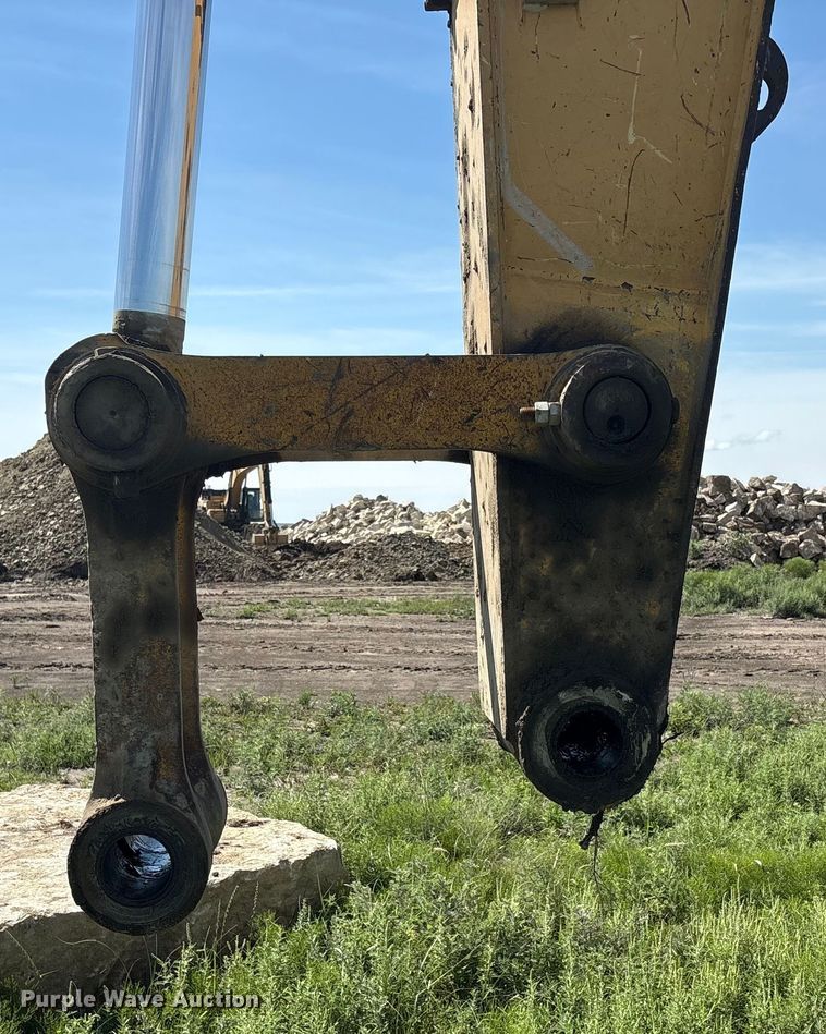 image for item DE2209 2006 John Deere 450C LC excavator