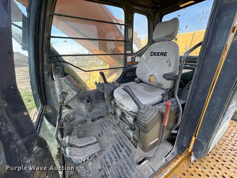 image for item DE2209 2006 John Deere 450C LC excavator
