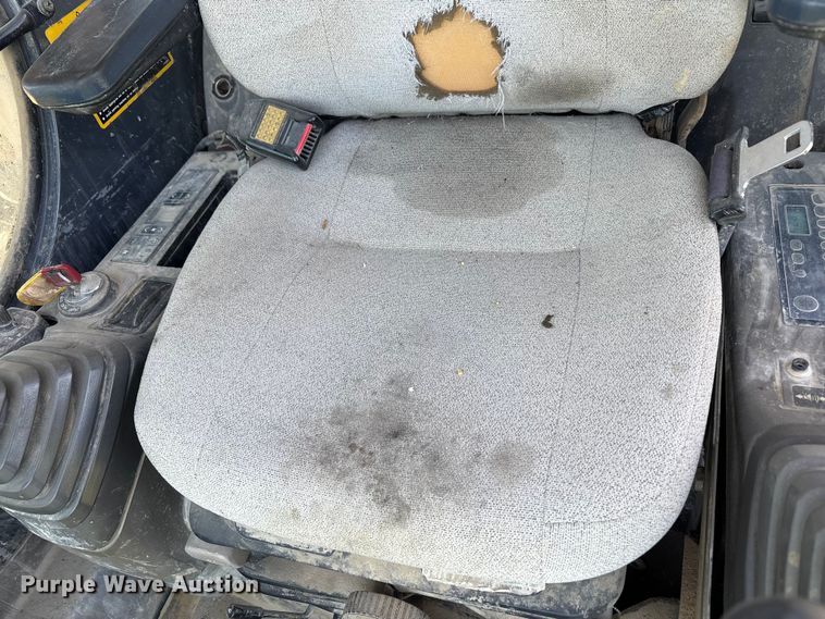 image for item DE2209 2006 John Deere 450C LC excavator