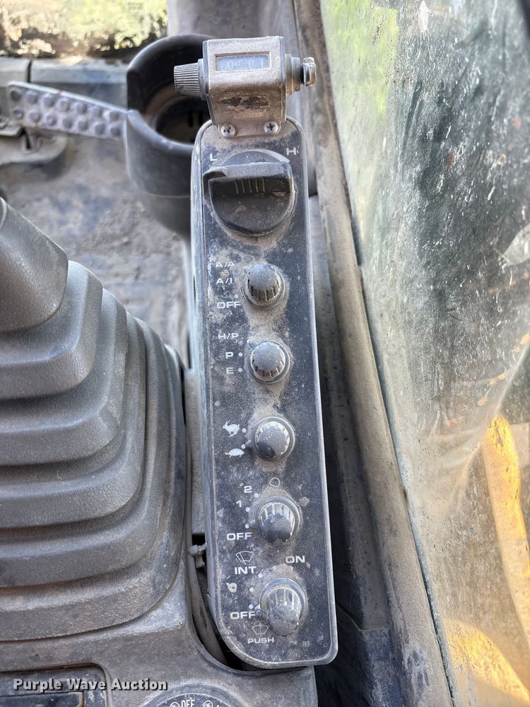 image for item DE2209 2006 John Deere 450C LC excavator