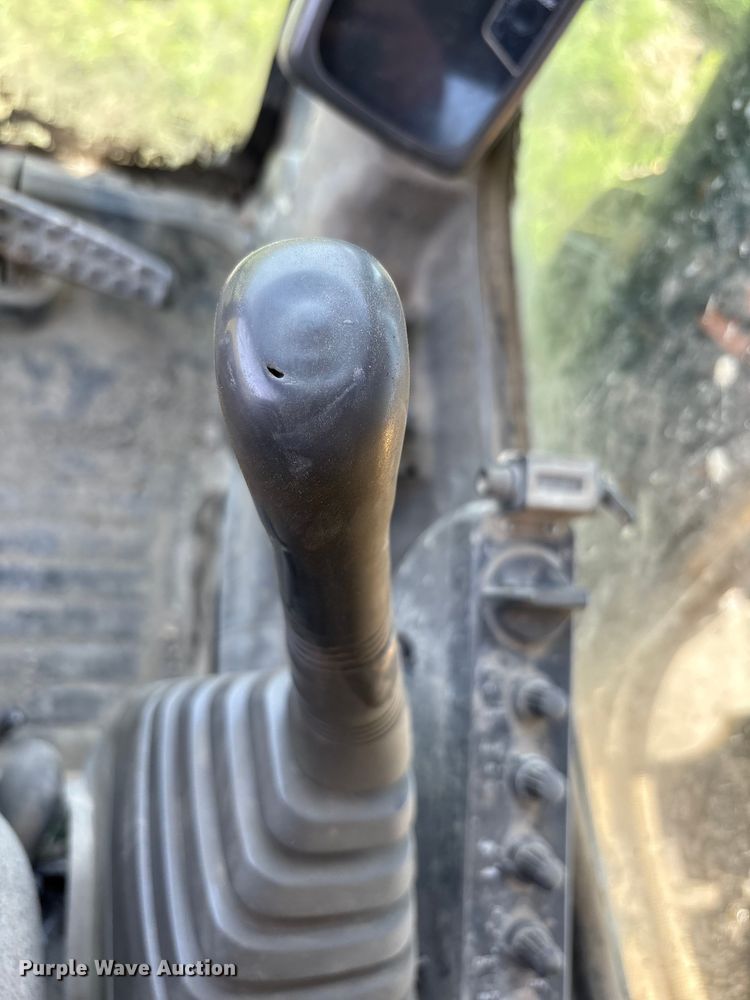 image for item DE2209 2006 John Deere 450C LC excavator