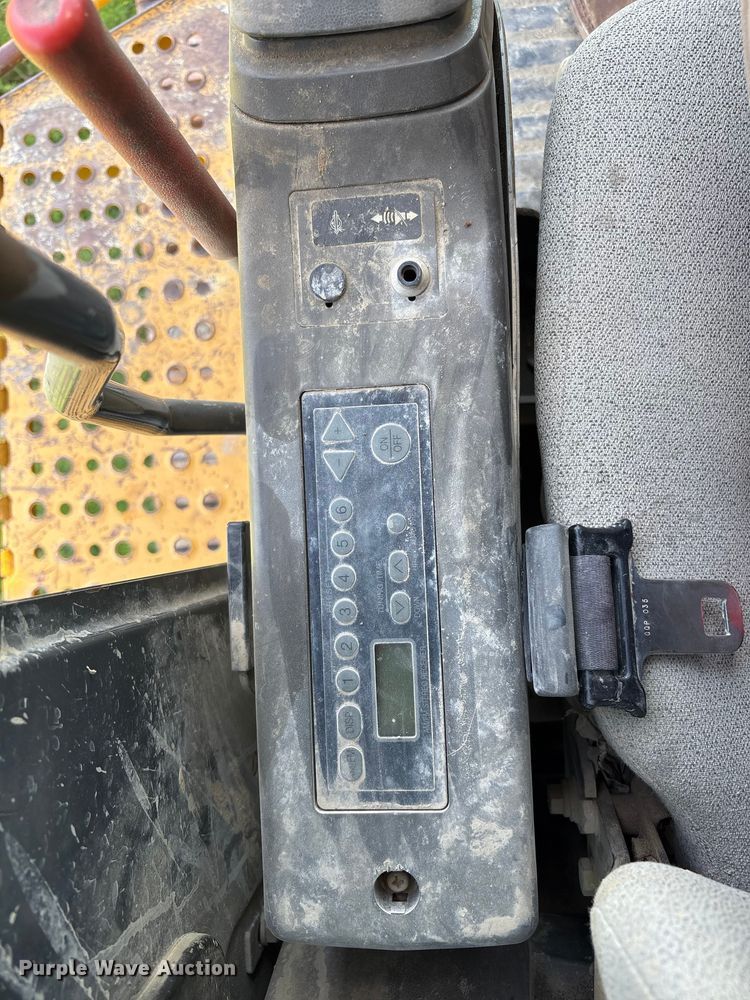 image for item DE2209 2006 John Deere 450C LC excavator