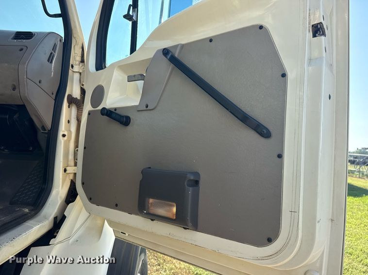 image for item DJ7754 2007 Sterling L-Line crane truck