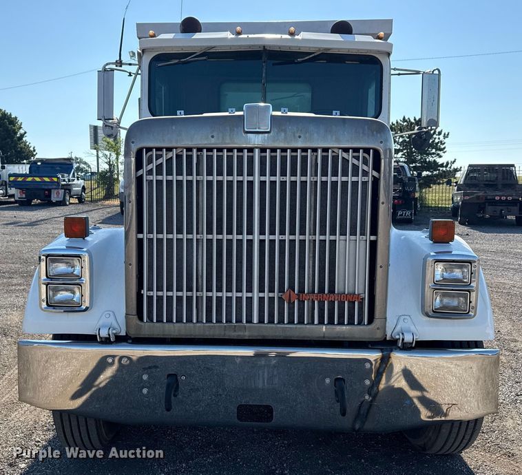 image for item DJ7771 1989 International F-9370 dump truck