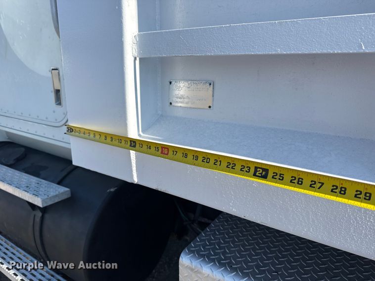 image for item DJ7771 1989 International F-9370 dump truck