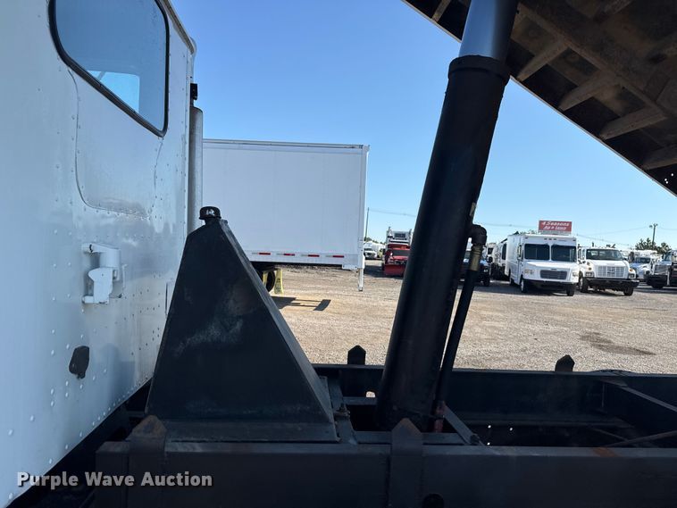 image for item DJ7771 1989 International F-9370 dump truck