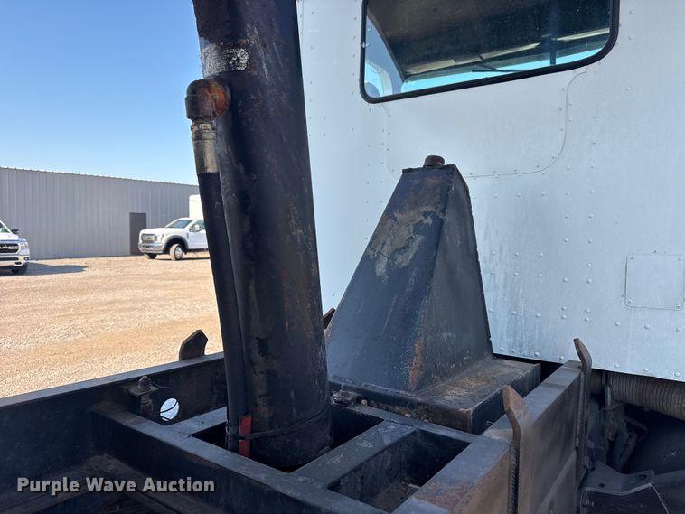 image for item DJ7771 1989 International F-9370 dump truck