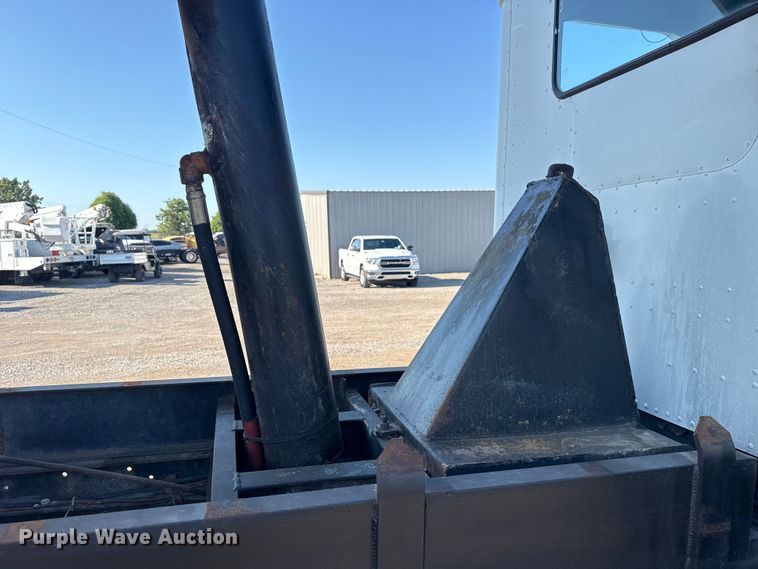 image for item DJ7771 1989 International F-9370 dump truck