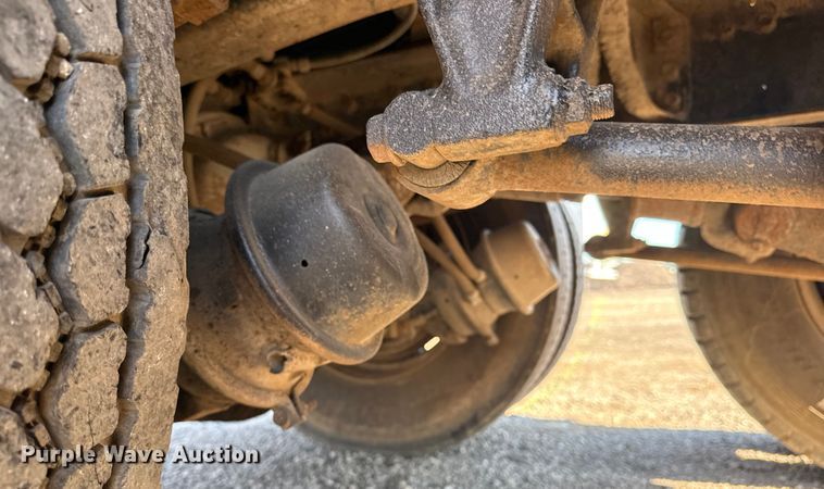 image for item DJ7771 1989 International F-9370 dump truck