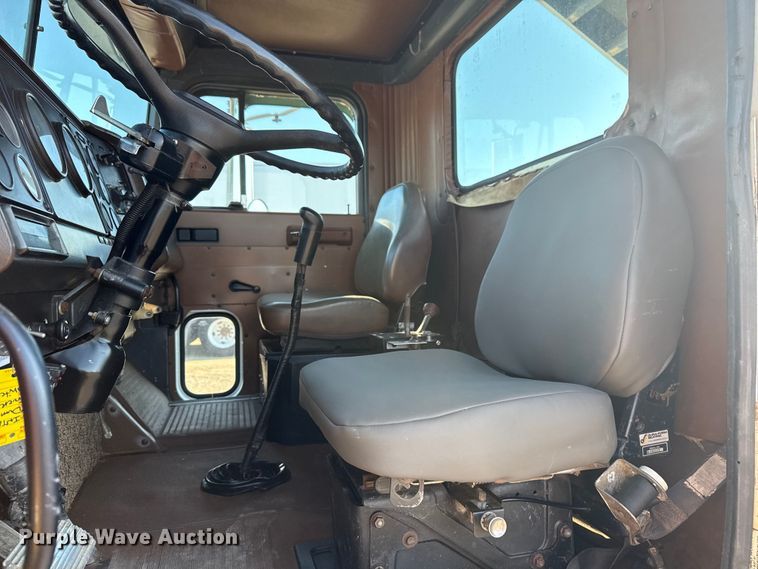 image for item DJ7771 1989 International F-9370 dump truck