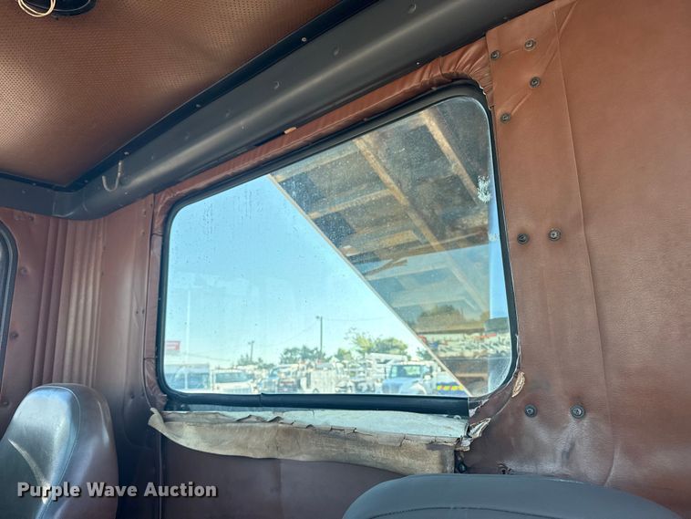 image for item DJ7771 1989 International F-9370 dump truck