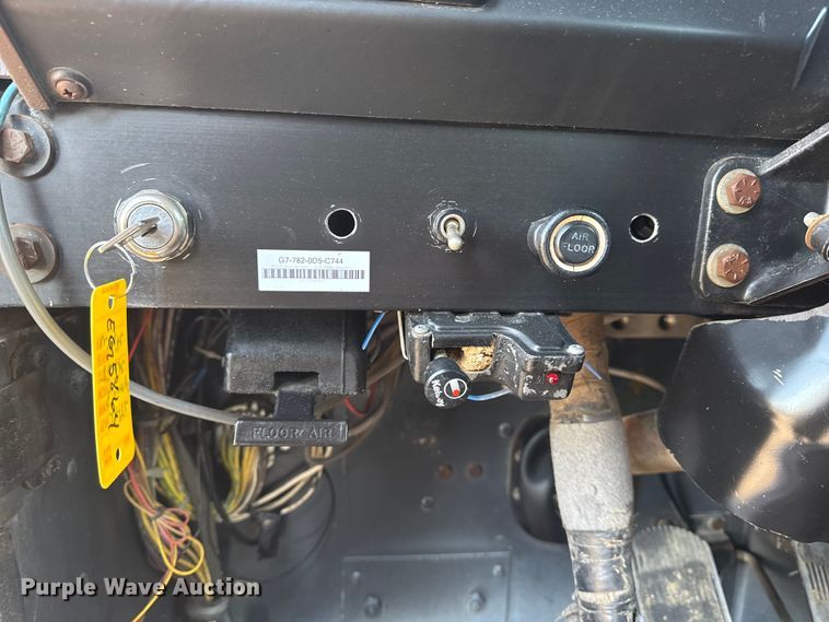 image for item DJ7771 1989 International F-9370 dump truck