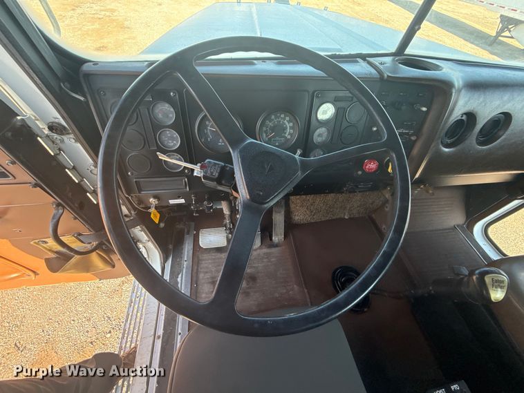 image for item DJ7771 1989 International F-9370 dump truck