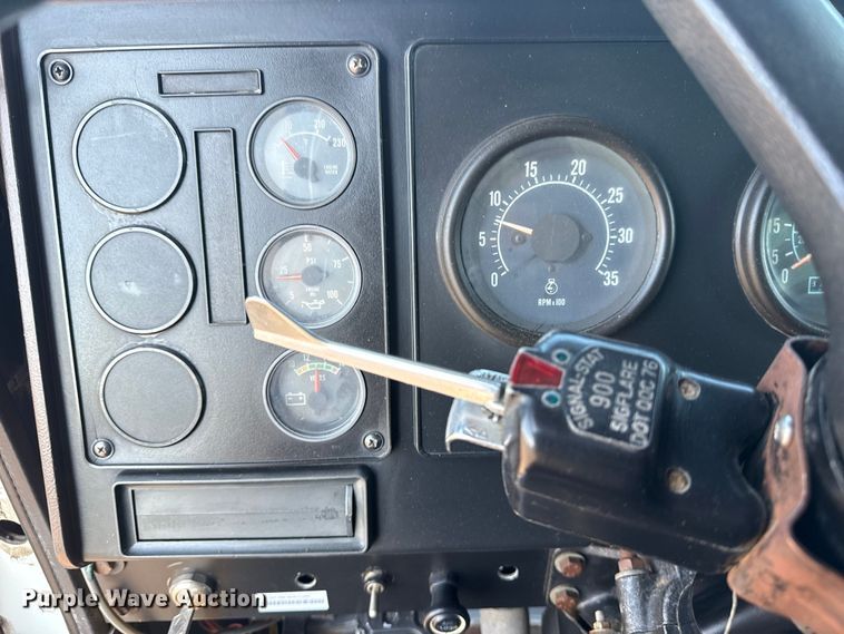 image for item DJ7771 1989 International F-9370 dump truck