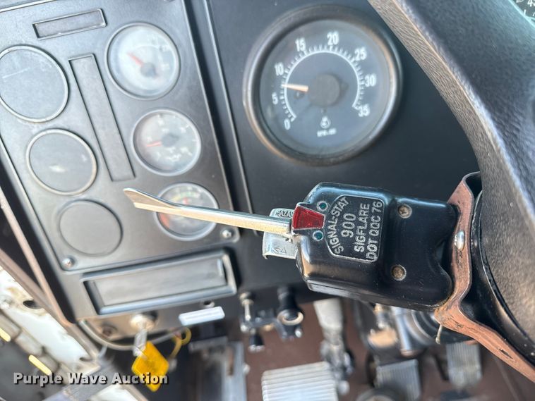 image for item DJ7771 1989 International F-9370 dump truck