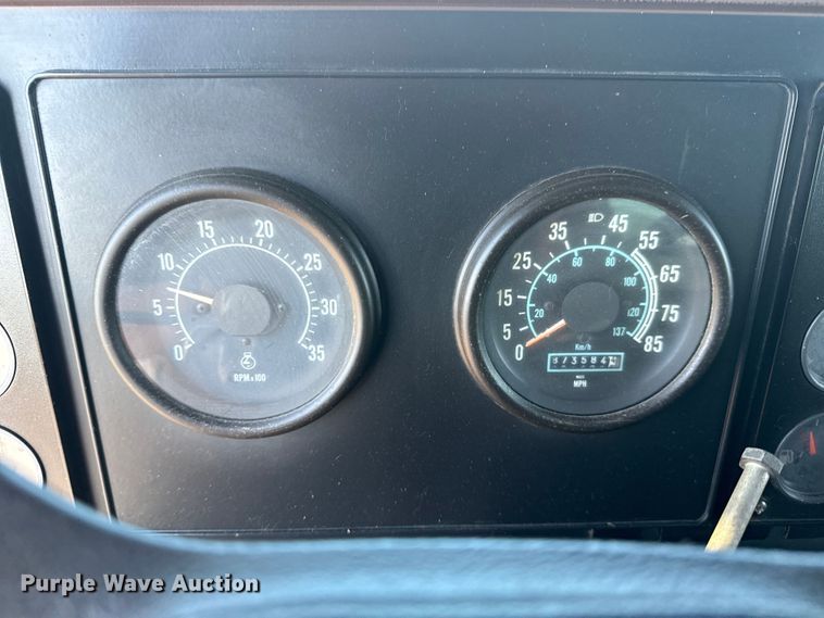 image for item DJ7771 1989 International F-9370 dump truck