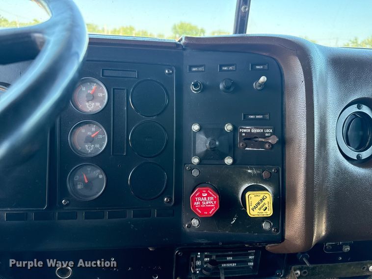 image for item DJ7771 1989 International F-9370 dump truck