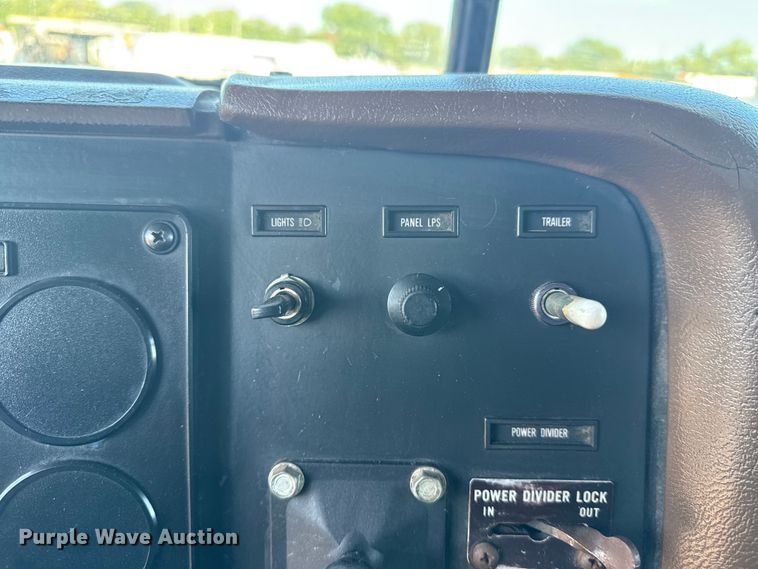 image for item DJ7771 1989 International F-9370 dump truck