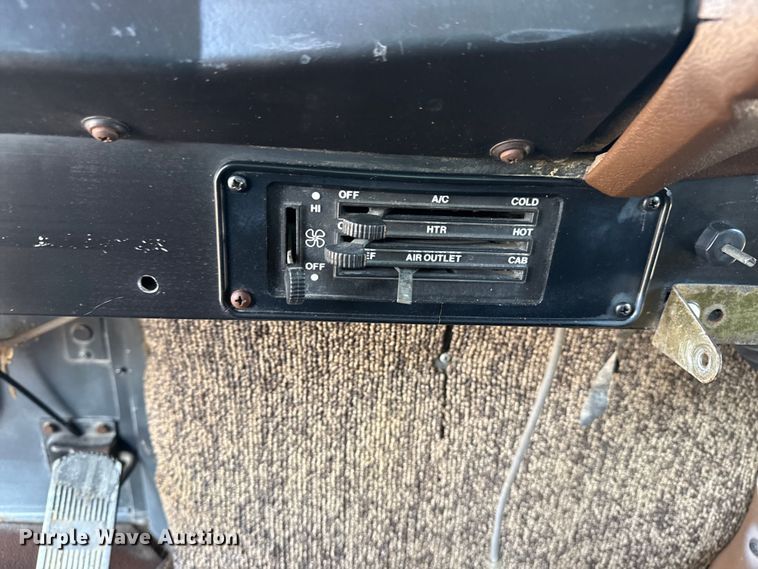 image for item DJ7771 1989 International F-9370 dump truck