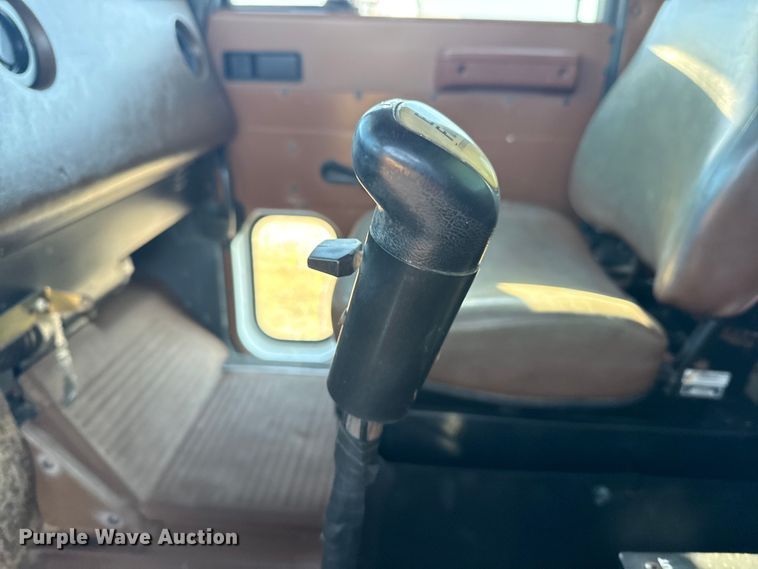 image for item DJ7771 1989 International F-9370 dump truck