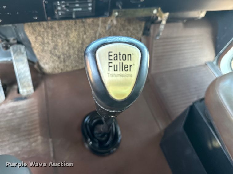 image for item DJ7771 1989 International F-9370 dump truck