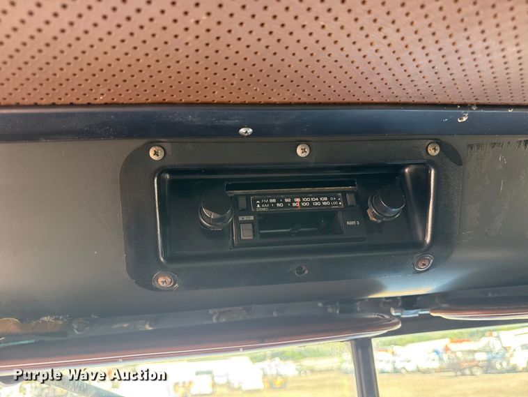 image for item DJ7771 1989 International F-9370 dump truck