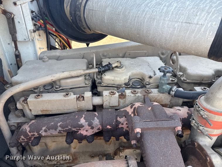 image for item DJ7771 1989 International F-9370 dump truck