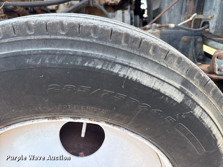 image for item DJ7771 1989 International F-9370 dump truck