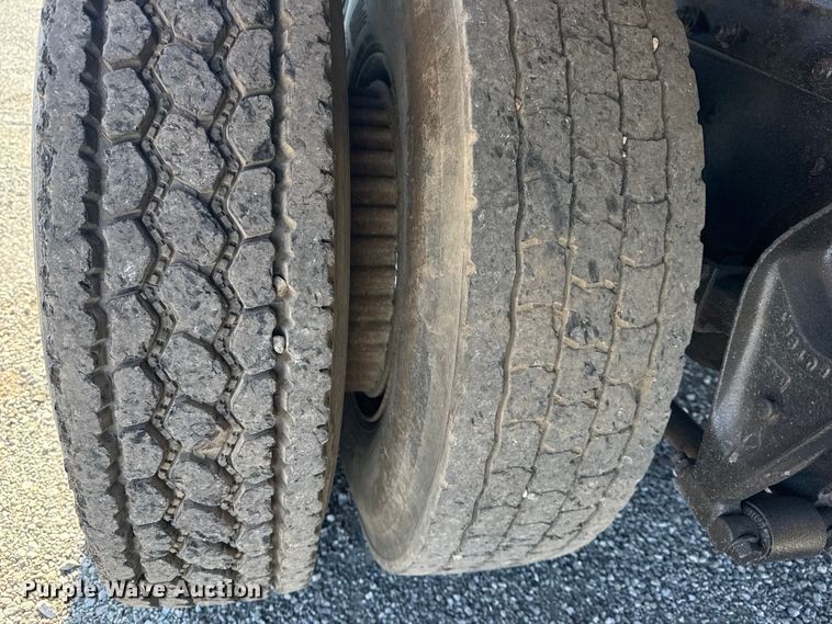 image for item DJ7771 1989 International F-9370 dump truck