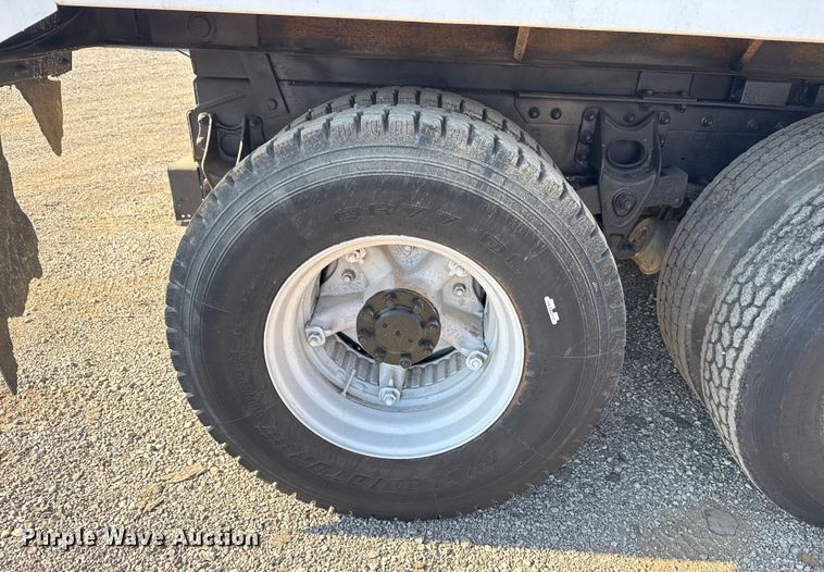 image for item DJ7771 1989 International F-9370 dump truck