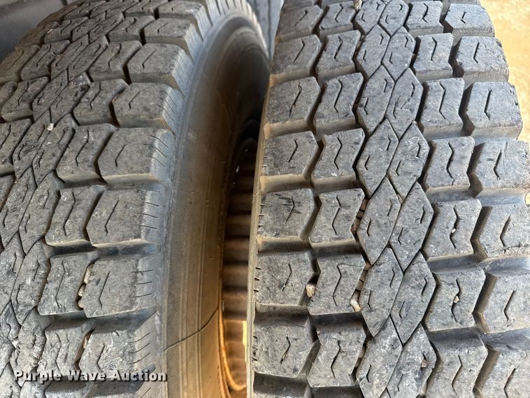 image for item DJ7771 1989 International F-9370 dump truck