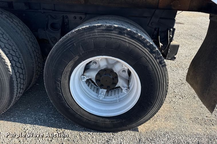 image for item DJ7771 1989 International F-9370 dump truck