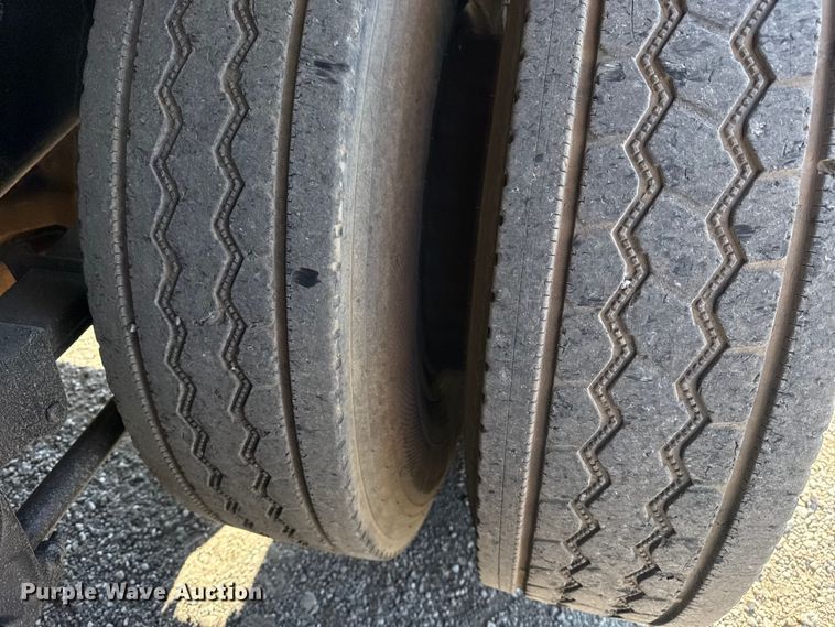 image for item DJ7771 1989 International F-9370 dump truck