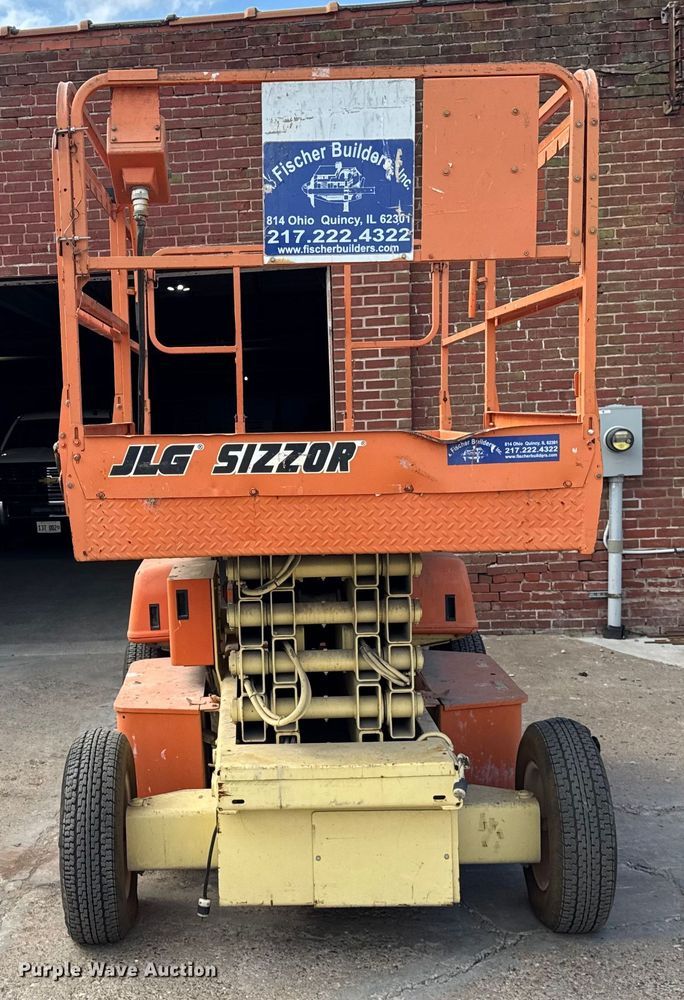 image for item DJ9712 1996 JLG 3369  scissor lift
