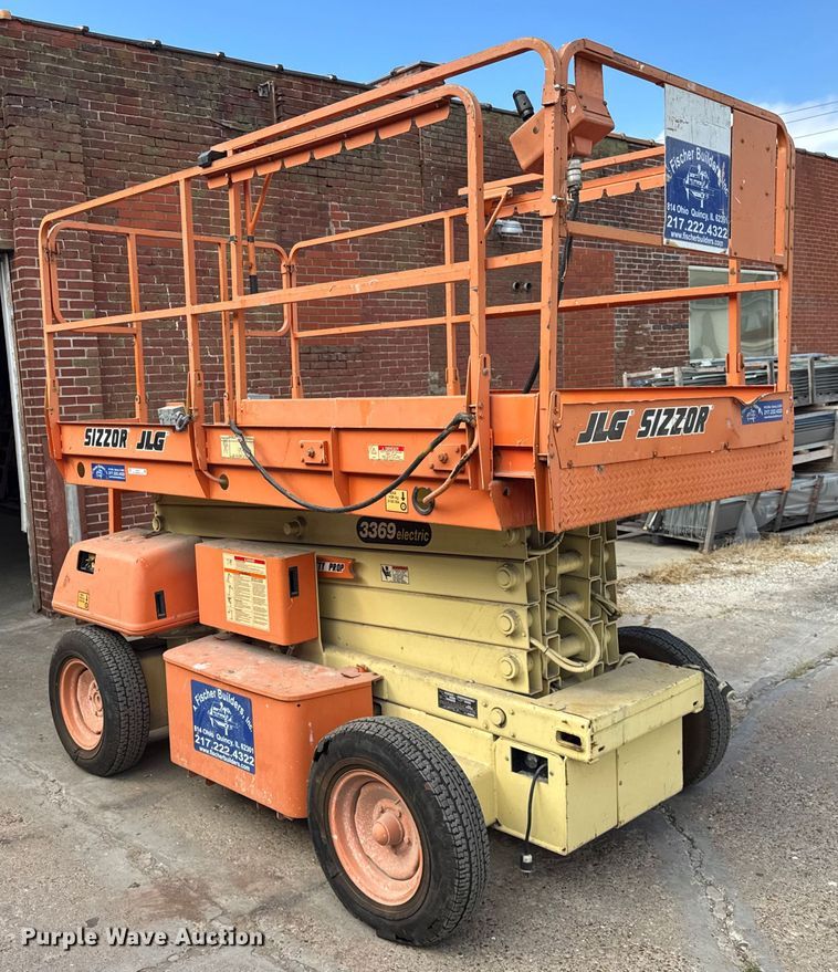 image for item DJ9712 1996 JLG 3369  scissor lift