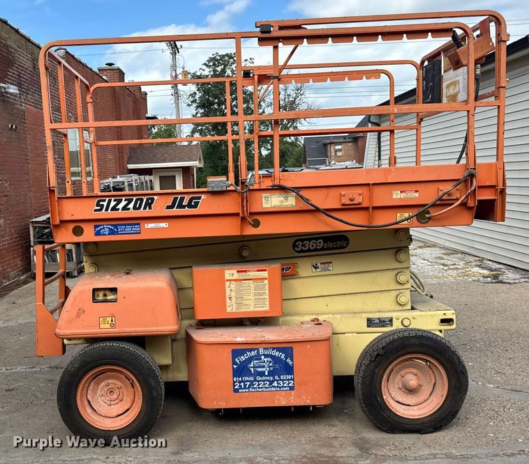 image for item DJ9712 1996 JLG 3369  scissor lift