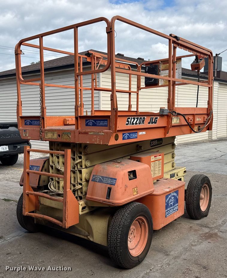 image for item DJ9712 1996 JLG 3369  scissor lift