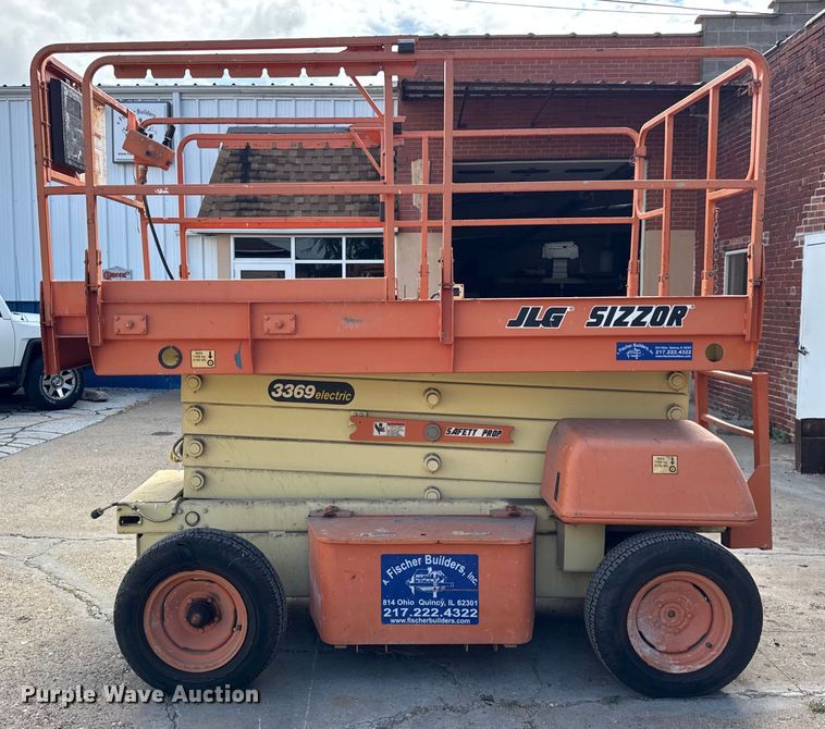 image for item DJ9712 1996 JLG 3369  scissor lift
