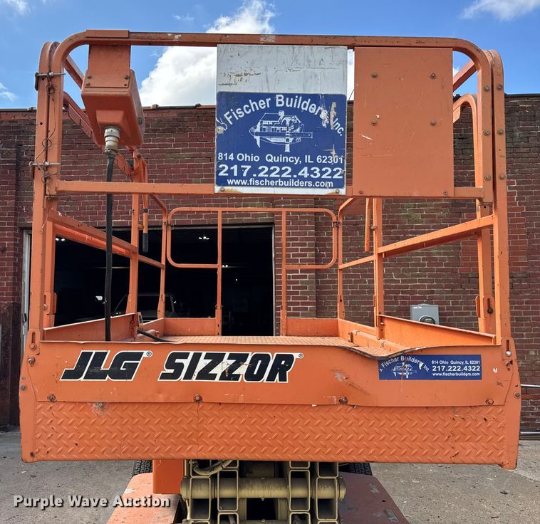 image for item DJ9712 1996 JLG 3369  scissor lift