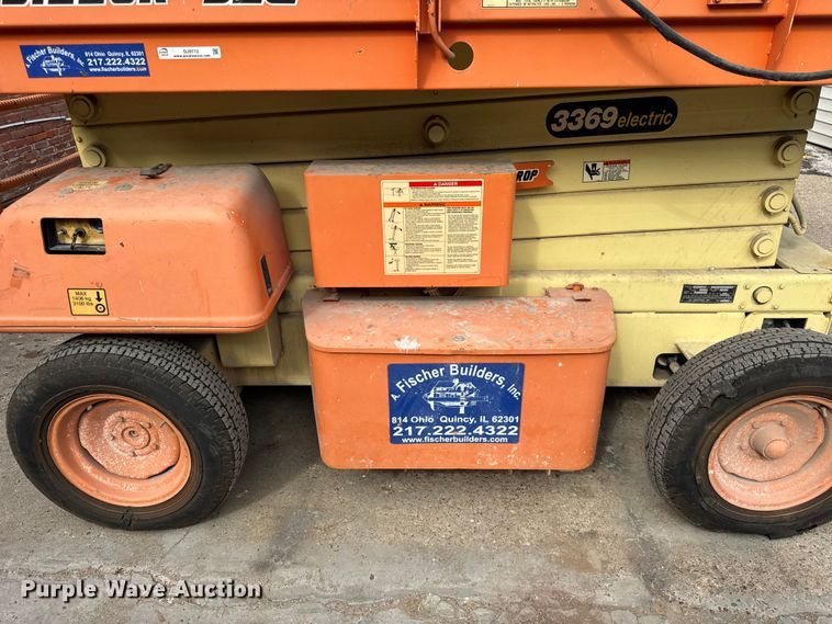 image for item DJ9712 1996 JLG 3369  scissor lift