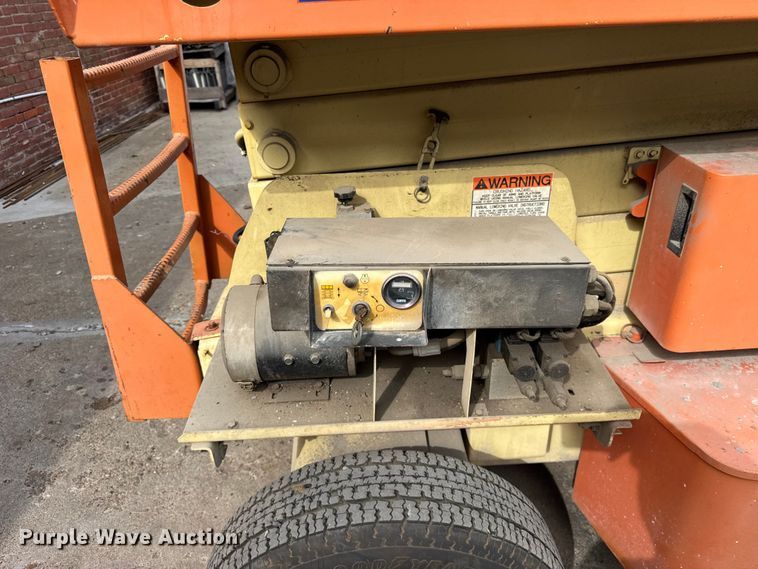 image for item DJ9712 1996 JLG 3369  scissor lift