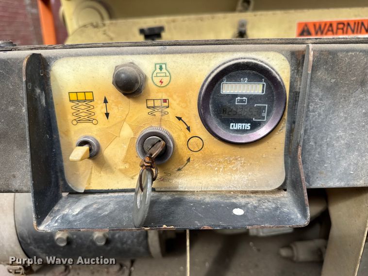 image for item DJ9712 1996 JLG 3369  scissor lift